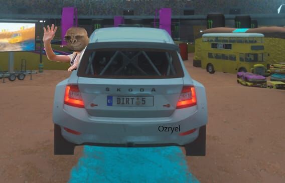 42185284.jpg