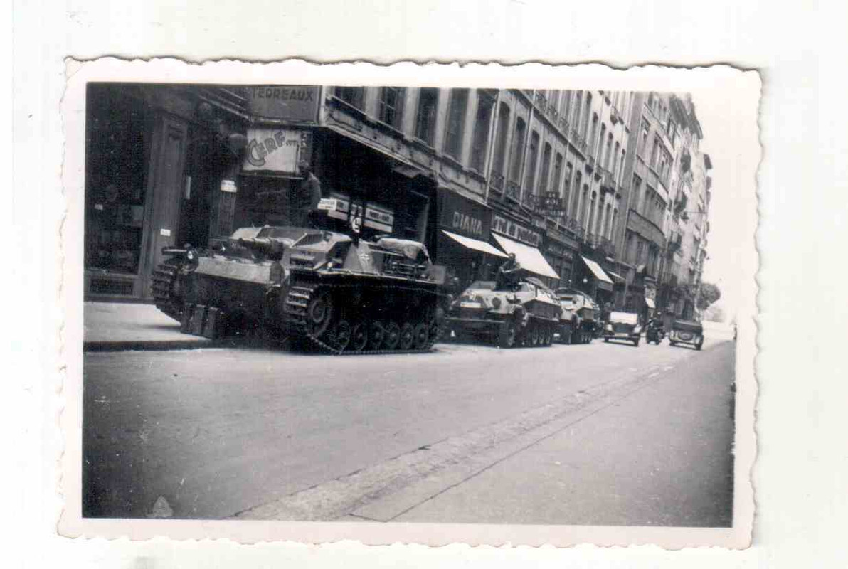 FOTO STURMGESCHÜTZ III PANZER IN FRANKREICH