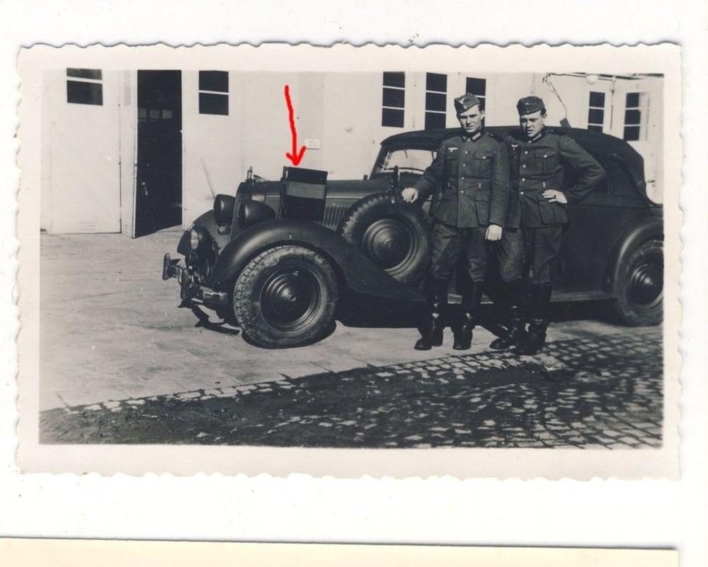 Foto Wehrmacht - Kübelwagen mit Stander Flagge -