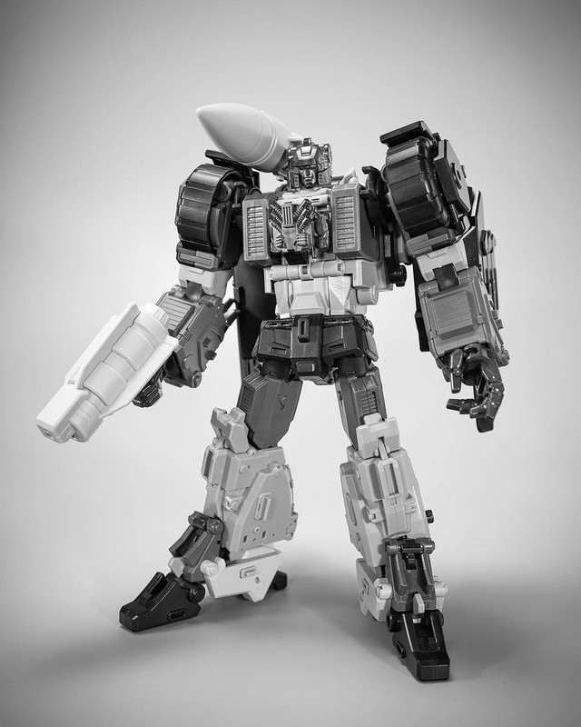 Mastermind-Creations-R-51-Proditor-Nimbus-01