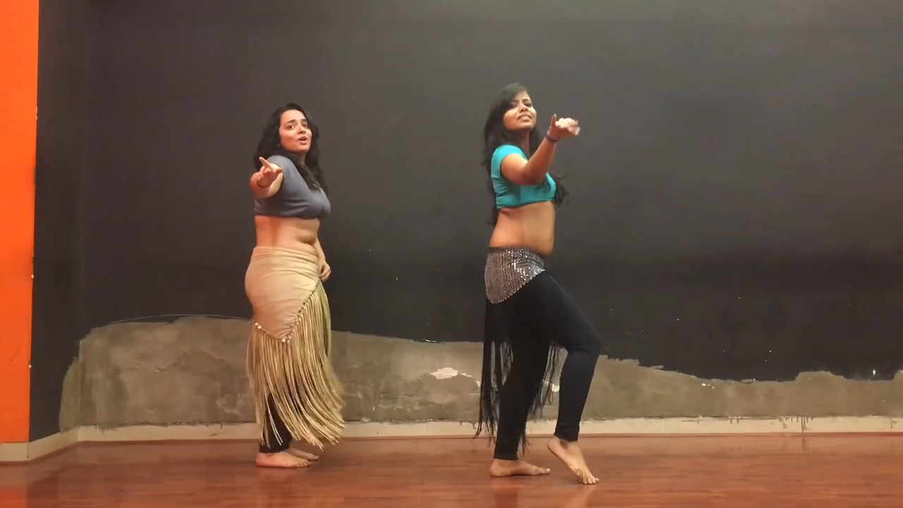 Desi girl sexy belly dance.mp4_snapshot_00.52.852