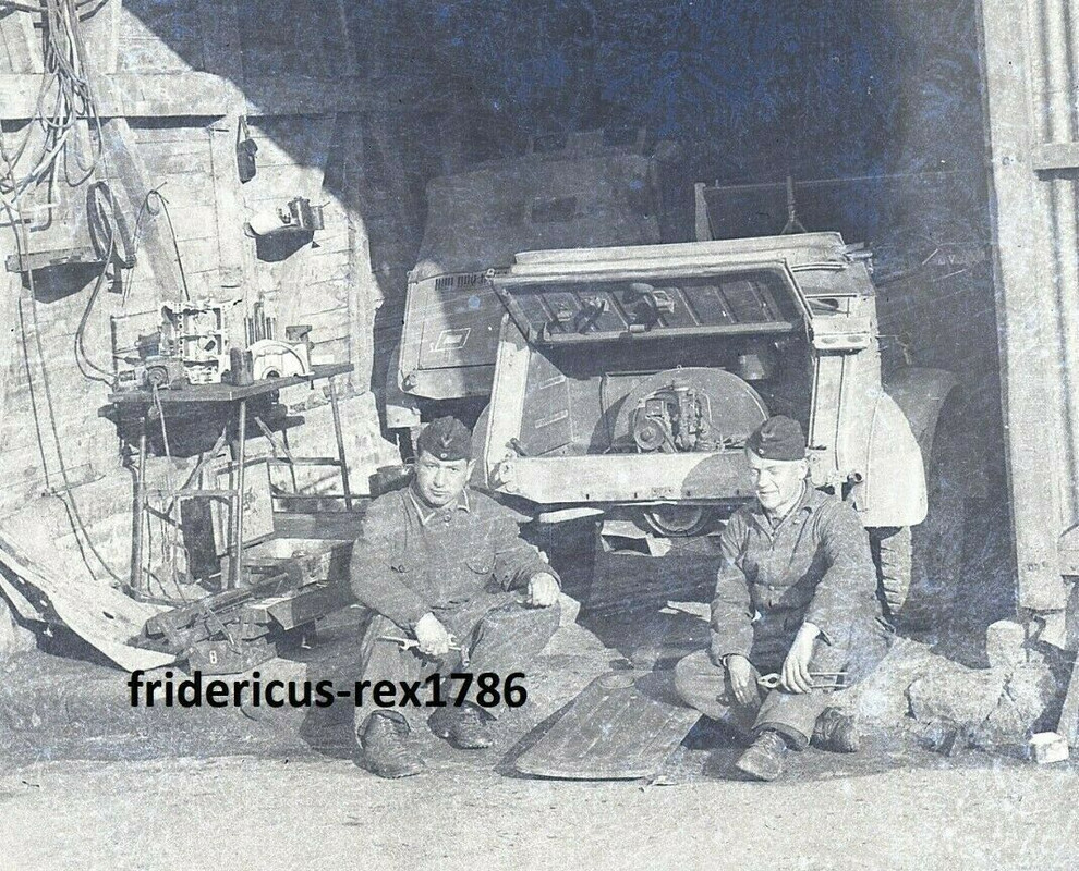 Foto Neg Pz Abt 301 Werkstzug 44 VW Kübelwagen Typ 82 Motorwechsel reperatur