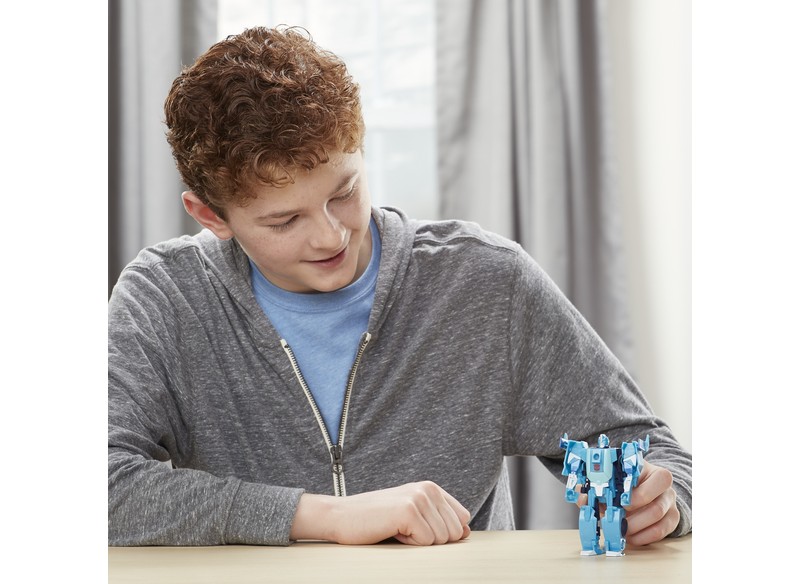 Transformers-Cyberverse-1-Step-Blurr-004