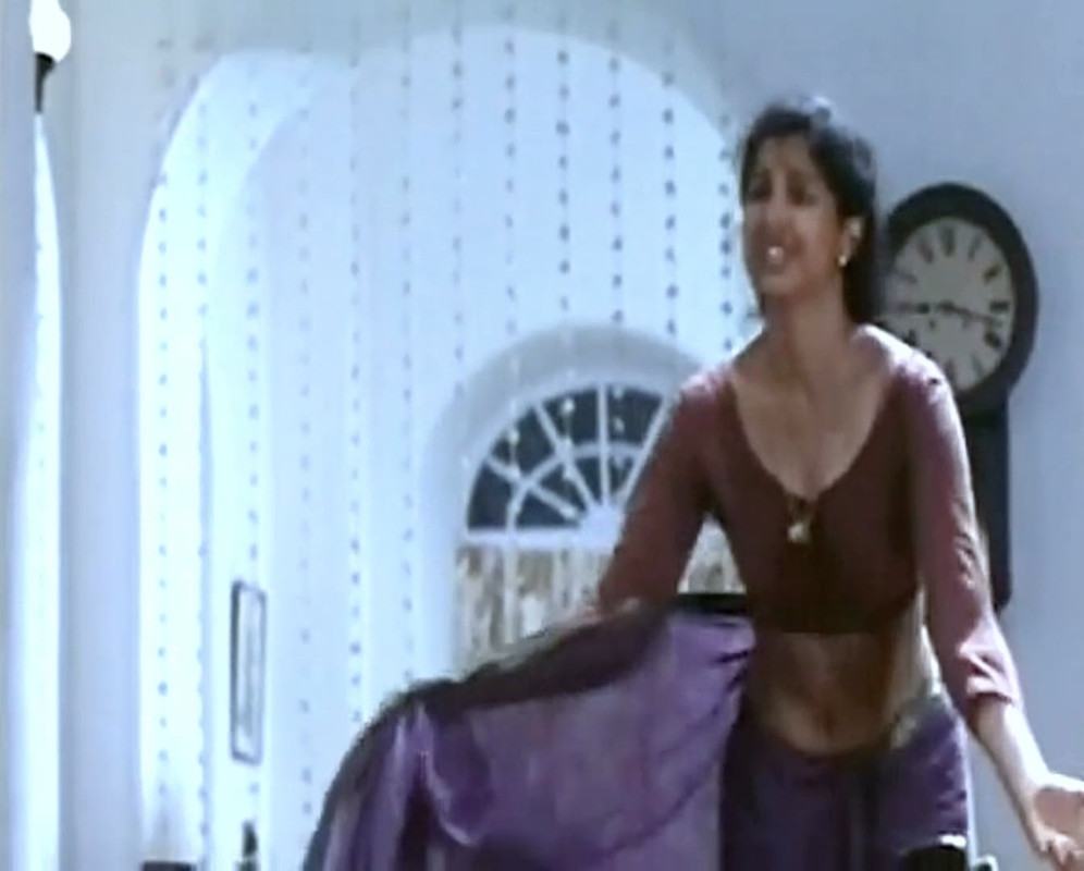 [Image: Gautami-Hot-Cleavage-Navel-Smooch-Molest...42-378.jpg]