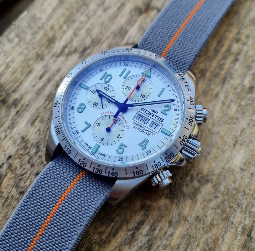 6E4863F0-B063-412B-A4AF-CB32D44E4B91