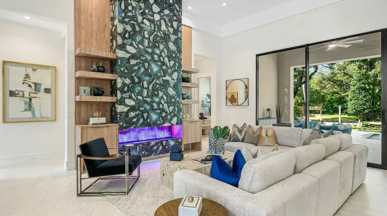 Elegant Getaway - Living Room