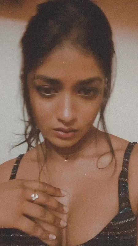Dimple Hayati hot 01