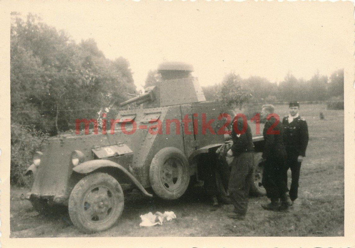 Foto, Blick auf einen Panzerspähwagen, Granatenb