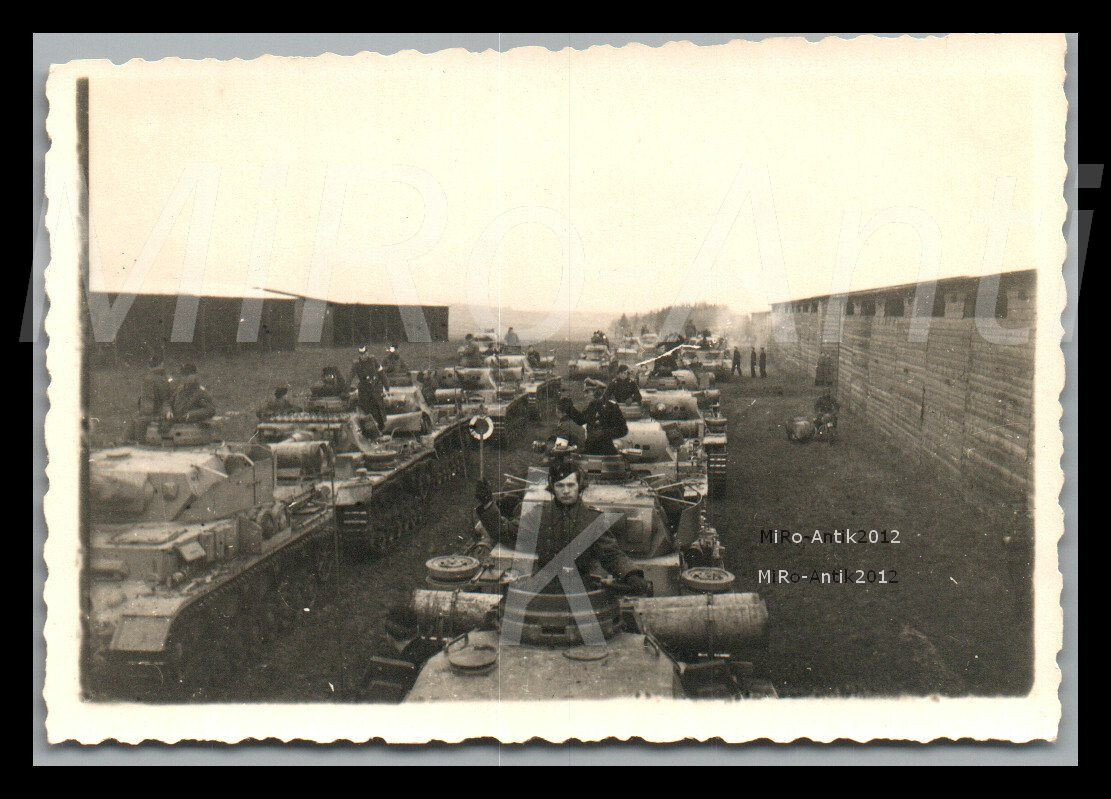 Foto, WK2, Nachl. Panzermann, Panzer-Kolone in Döllersheim, Abmarschbereit