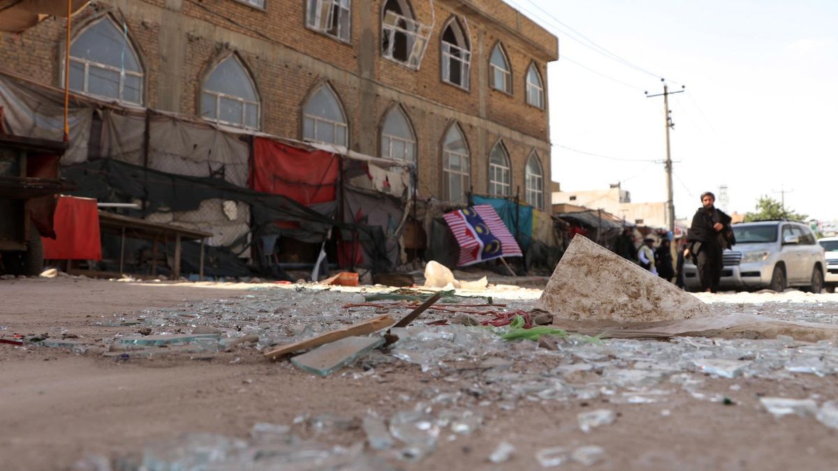 Explosión en una mezquita de Afganistán mata a 33 personas