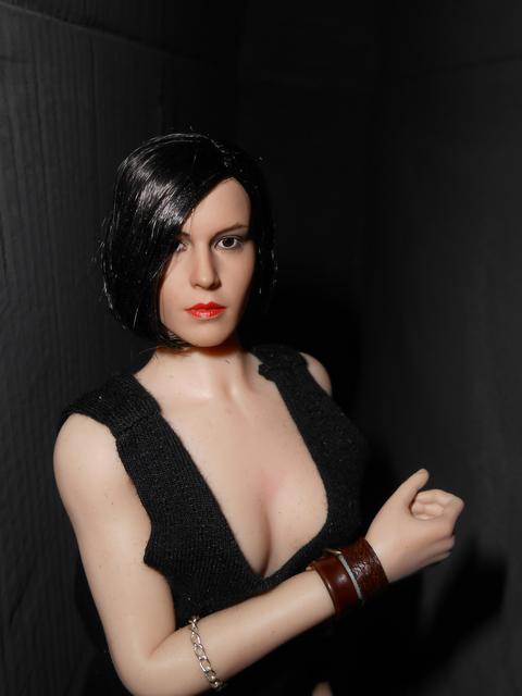 female - NEW PRODUCT: YMTOYS new 1/6 mixed blood beauty head carving sharp child YMT015 & Miner YMT016 DSCN3590