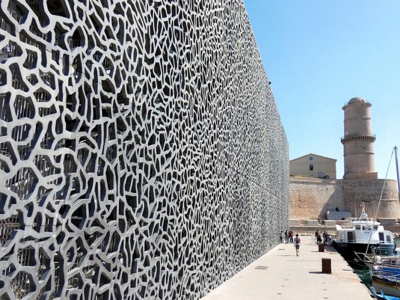 Mucem Le-mucem-porte-dacces-sur-les-enjeux-et-traditions-de-la-mediterranee-2-825x619