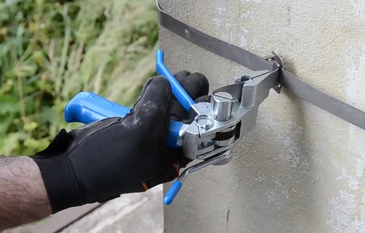 Натяжение стальной ленты