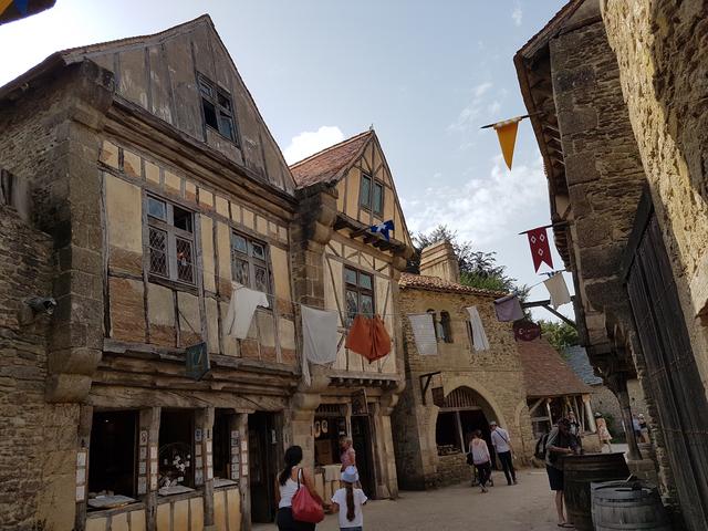 VOLVEMOS A SUIZA! + PUY DU FOU, ORADUR SUR GLANE, SAINT EMILION...Y ASTURIAS - Blogs de Suiza - PUY DU FOU...entrada para 2 días. (1)