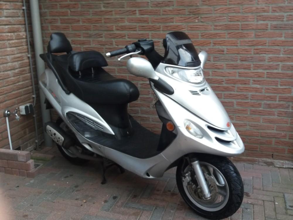 Kymco Dink 50 Classic - Scooter Tourclub Nederland