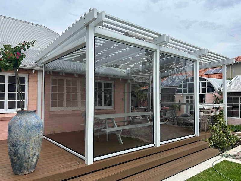 Как рулонные мягкие окна защищают от ветра и дождя: реальные кейсы и отзывы