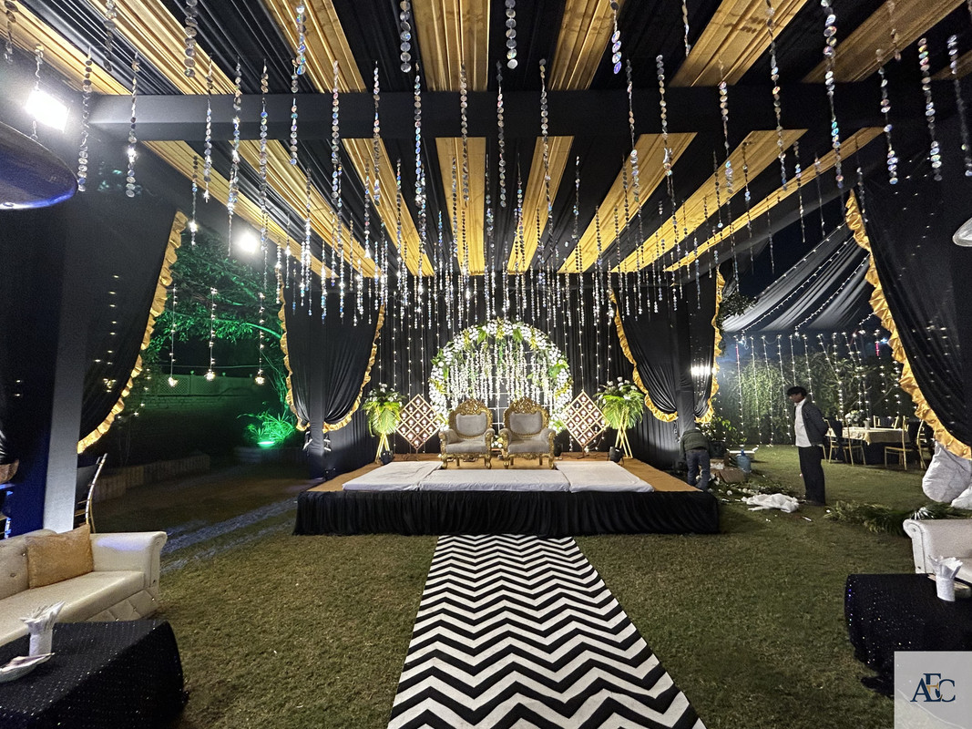 Black and Gold Reception Decor 2