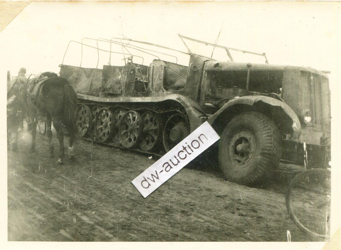 Inf. Rgt. 171 , zerstörtes SdKfz Halbkette bei Z