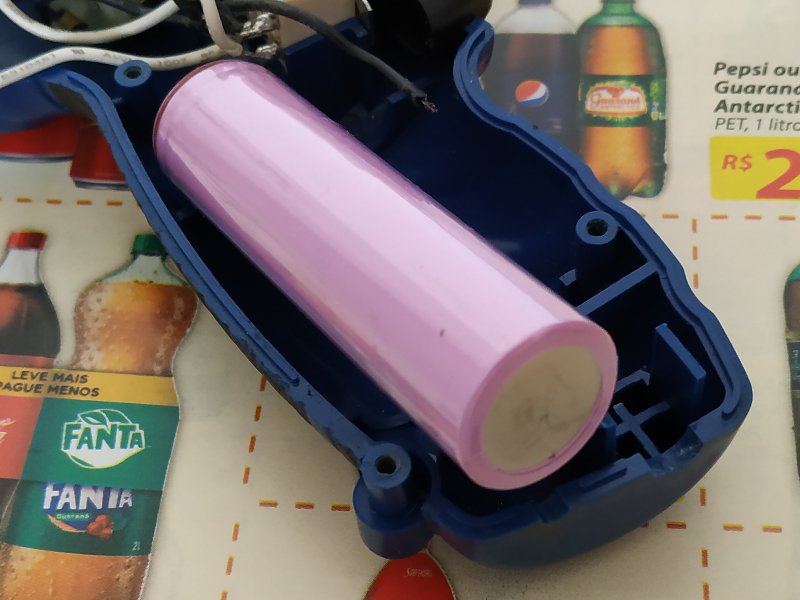 Como troquei bateria recarregável NiCd de parafusadeira pela de Lítio Trocando-Bateria-7