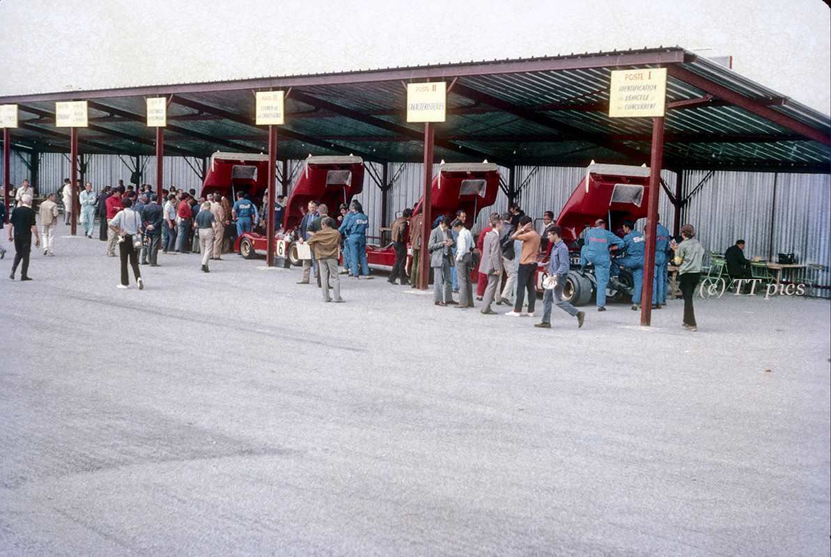 Scrutineering-Ferrari-512s.jpg