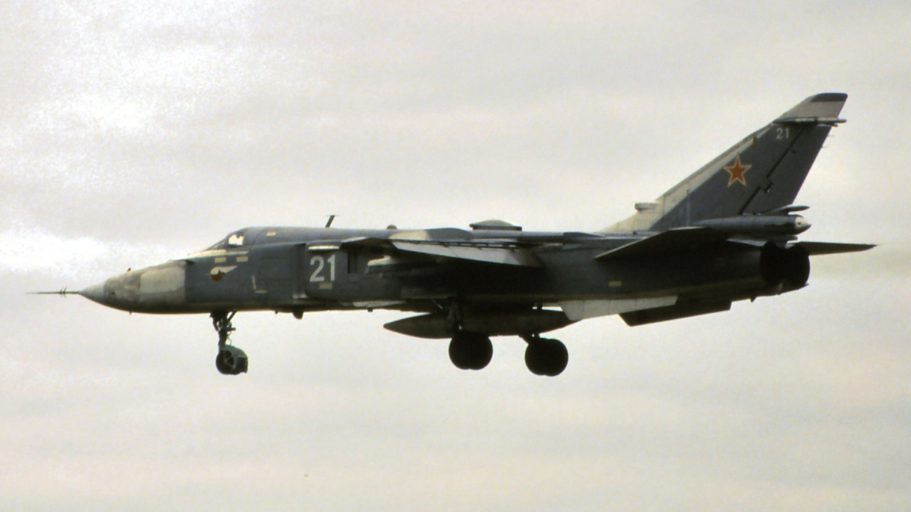 11 ORAP Su-24MR 21 White_0615306