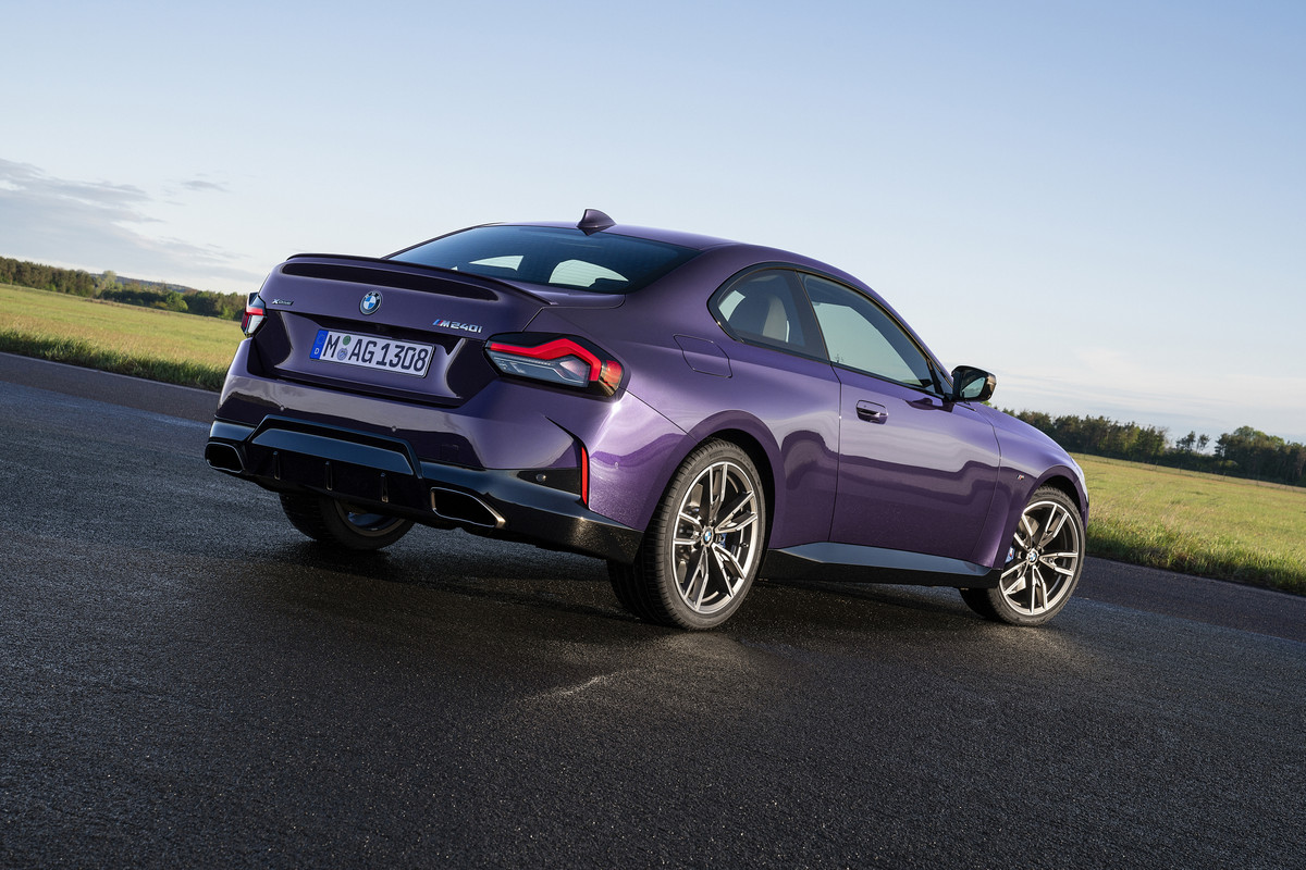 P90428473_highRes_the-all-new-bmw-m240