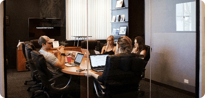 Team meeting in office