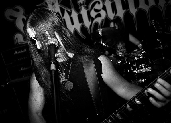 https://i.postimg.cc/zvqwZscH/Inquisition-Live-pic.jpg