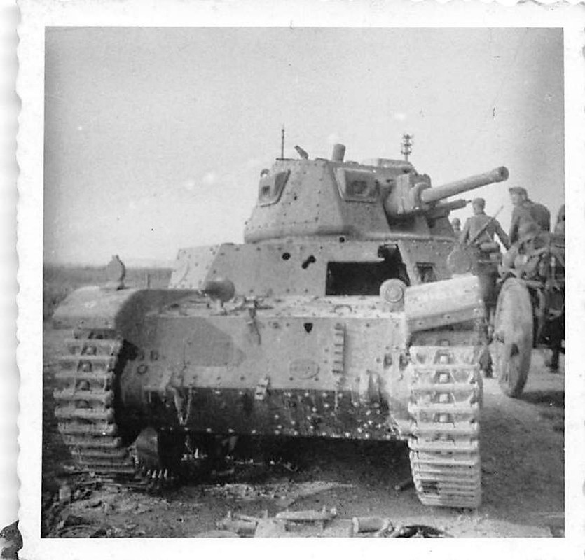 Franz. Panzer AMC 35 auf Strasse Dünkirchen Fran