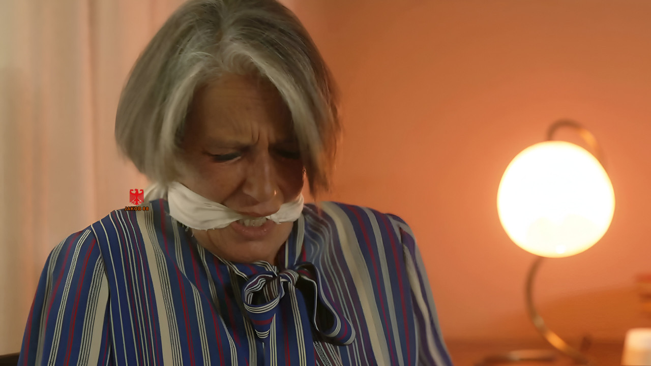 Loukia Papadaki 6 - Electra S02E02