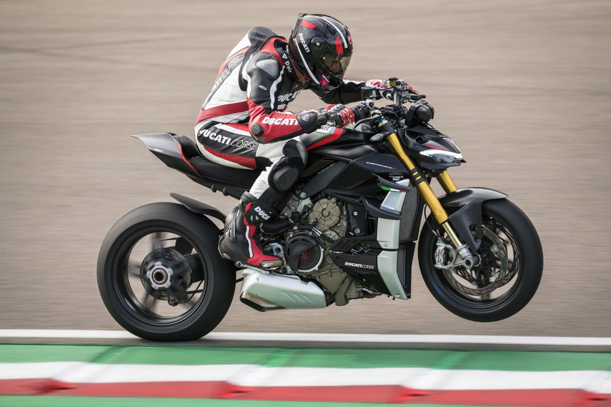 Ducati Streetfighter V4 SP 2022 - топовый карбоновый стрит