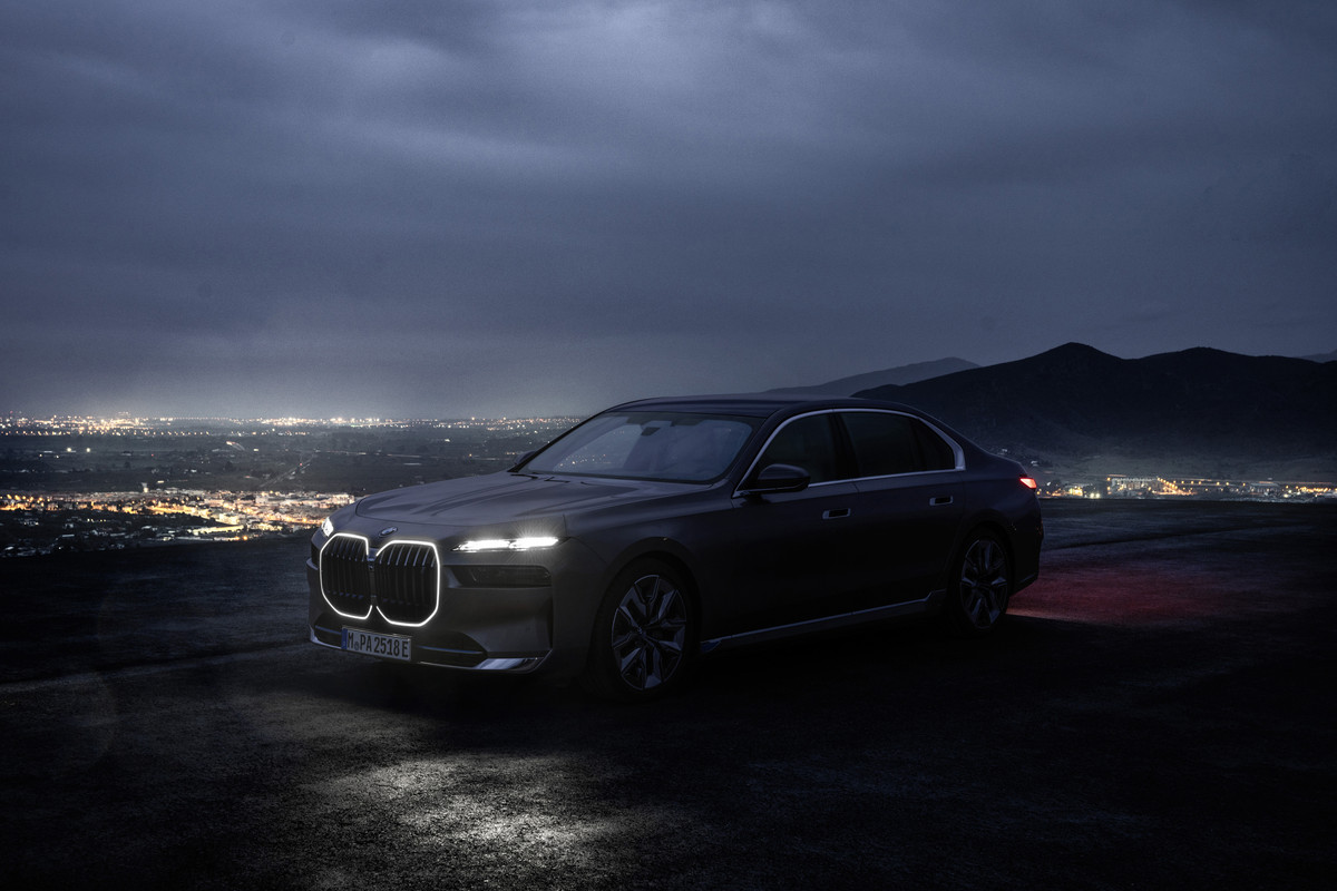 P90458187_highRes_the-new-bmw-i7-xdriv