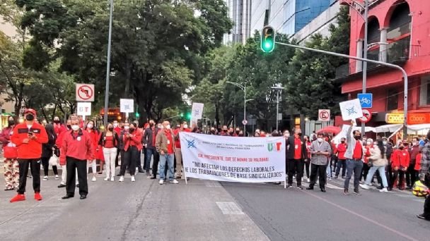 CDMX: Sindicatos bloquean avenida Insurgentes Sur; Piden un aumento salarial del 4.5%
