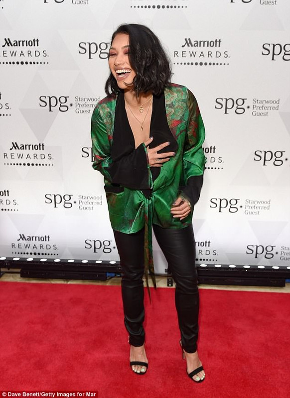 4B42BA6200000578-5627327-image-m-124_1524000295857