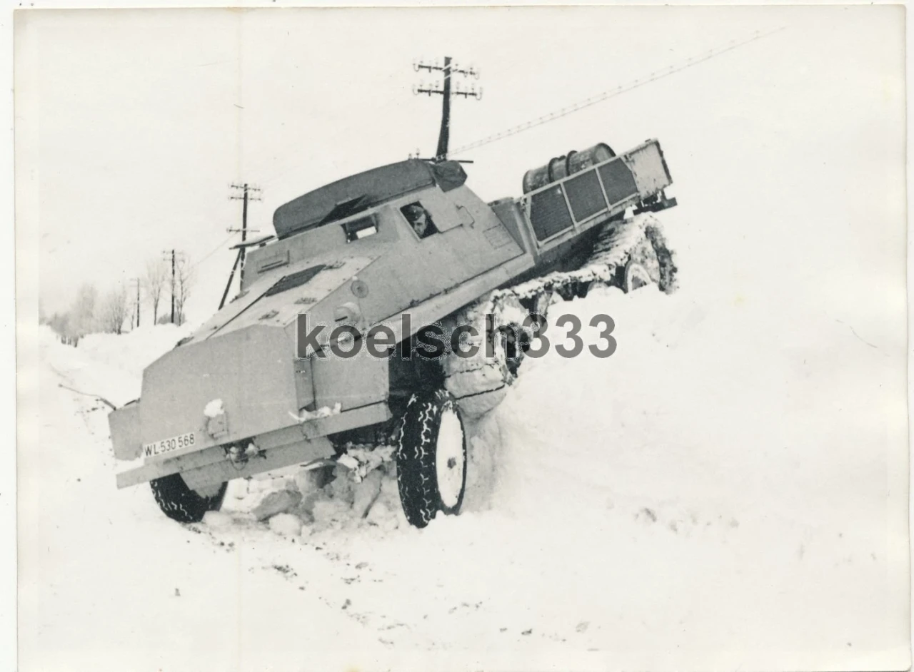 Foto Panzer Halbkette Luftwaffe Betriebsstoff Munition Schlepper Sd Kfz