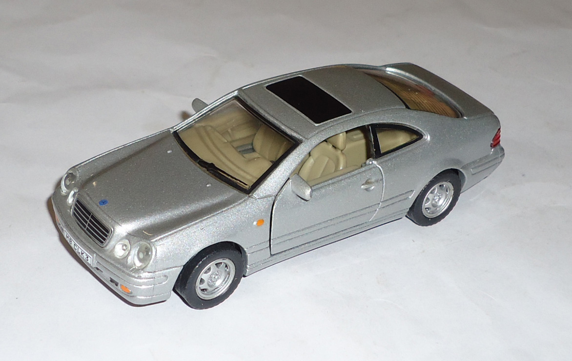 Mercedes-Benz-CLK320