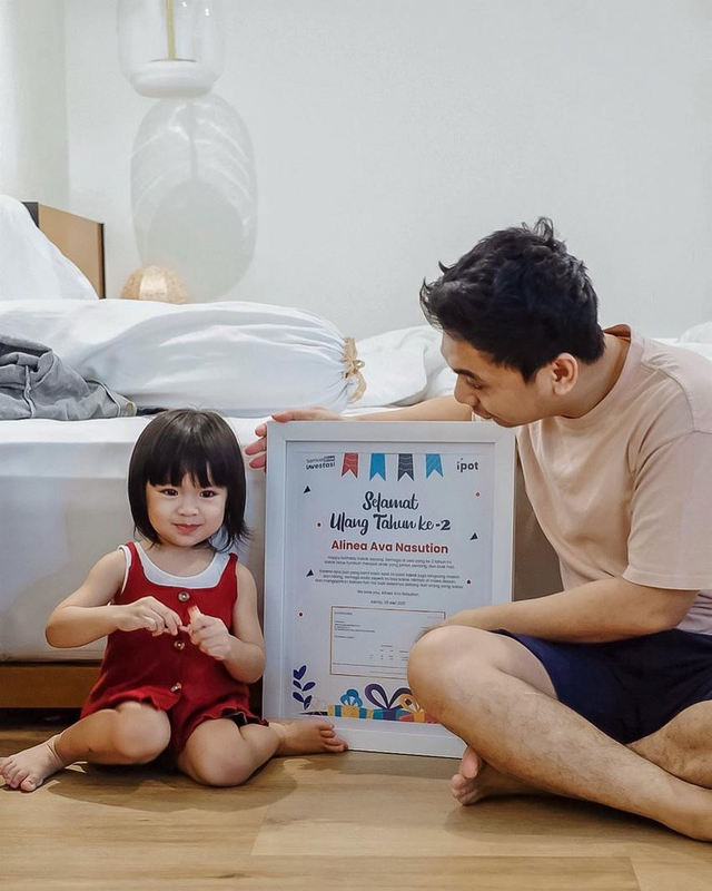 Alinea Ava Nasution dan Raditya Dika
