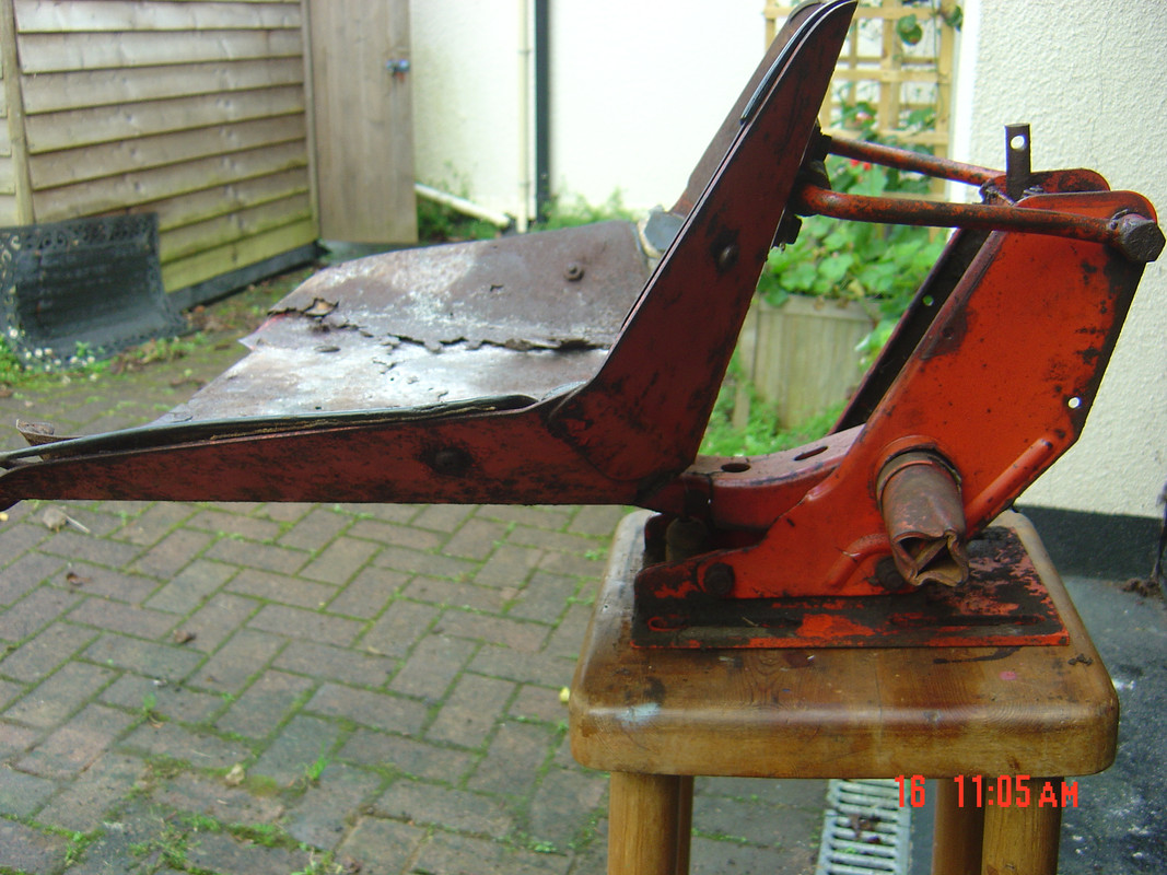 red tractor seat bostrom 002b