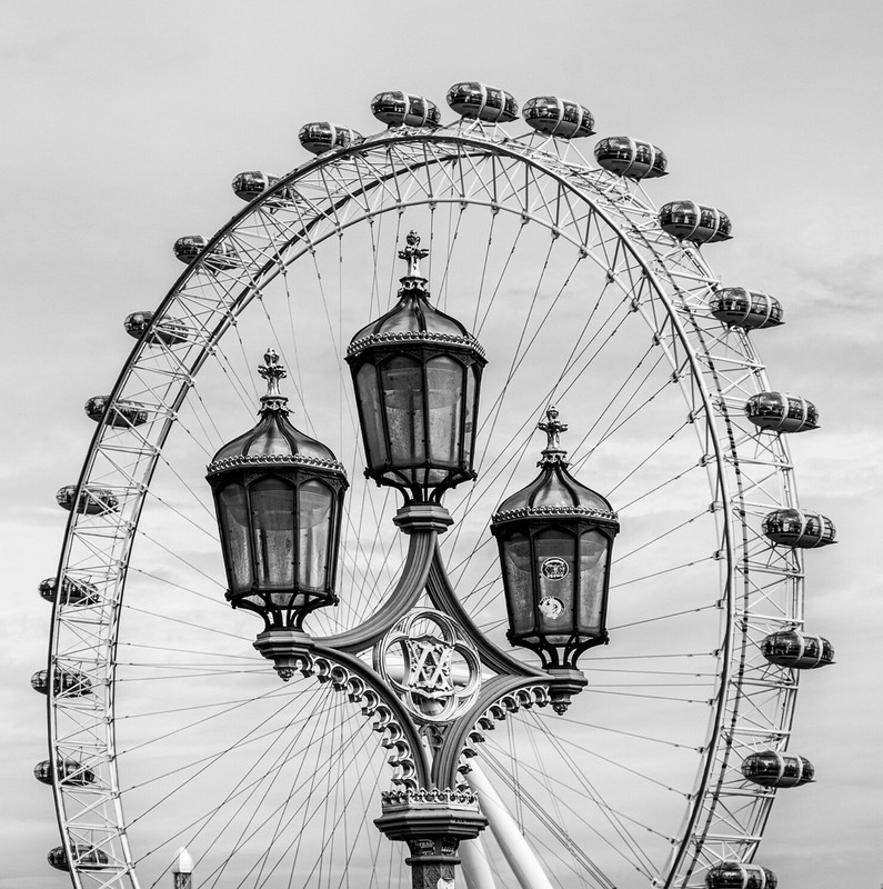 blacknwhite-london-eye-lamp.jpg