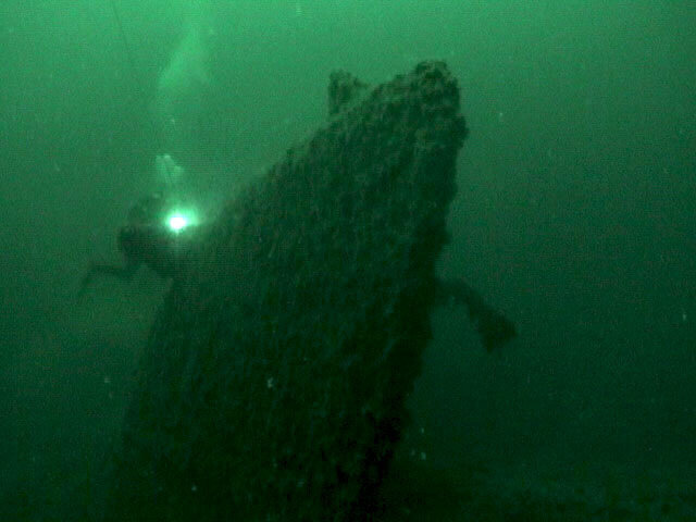 Щ-210 на дне-форштевень