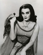 Yvonne-De-Carlo-d06