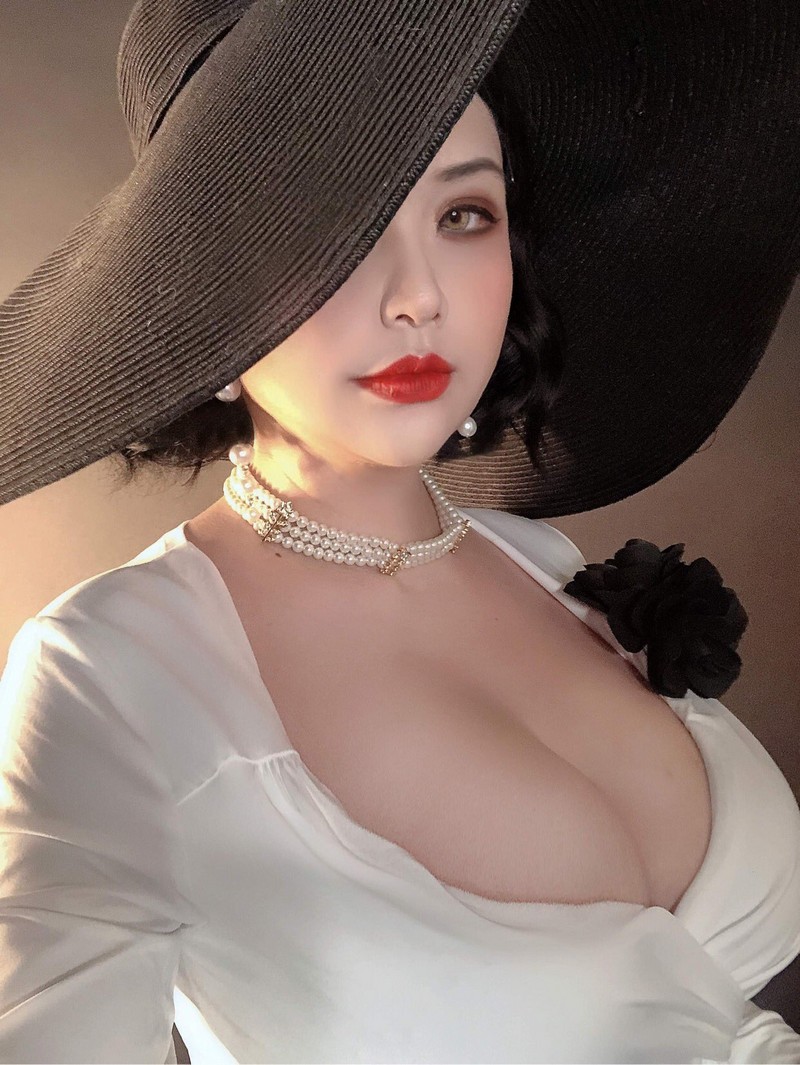 Hana Bunny 蒂米特雷斯库夫人 Cosplay写真｜Resident Evil Lady Dimitrescu 高清图集[16P-15.7M]插图2